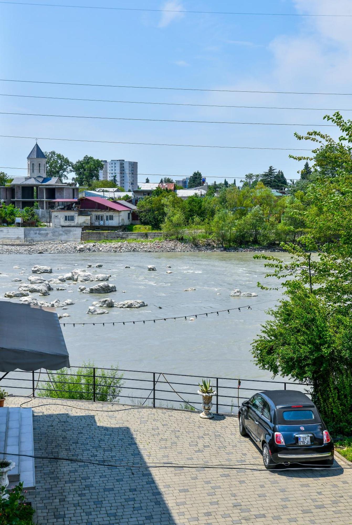 Just Inn Кутаїсі Екстер'єр фото