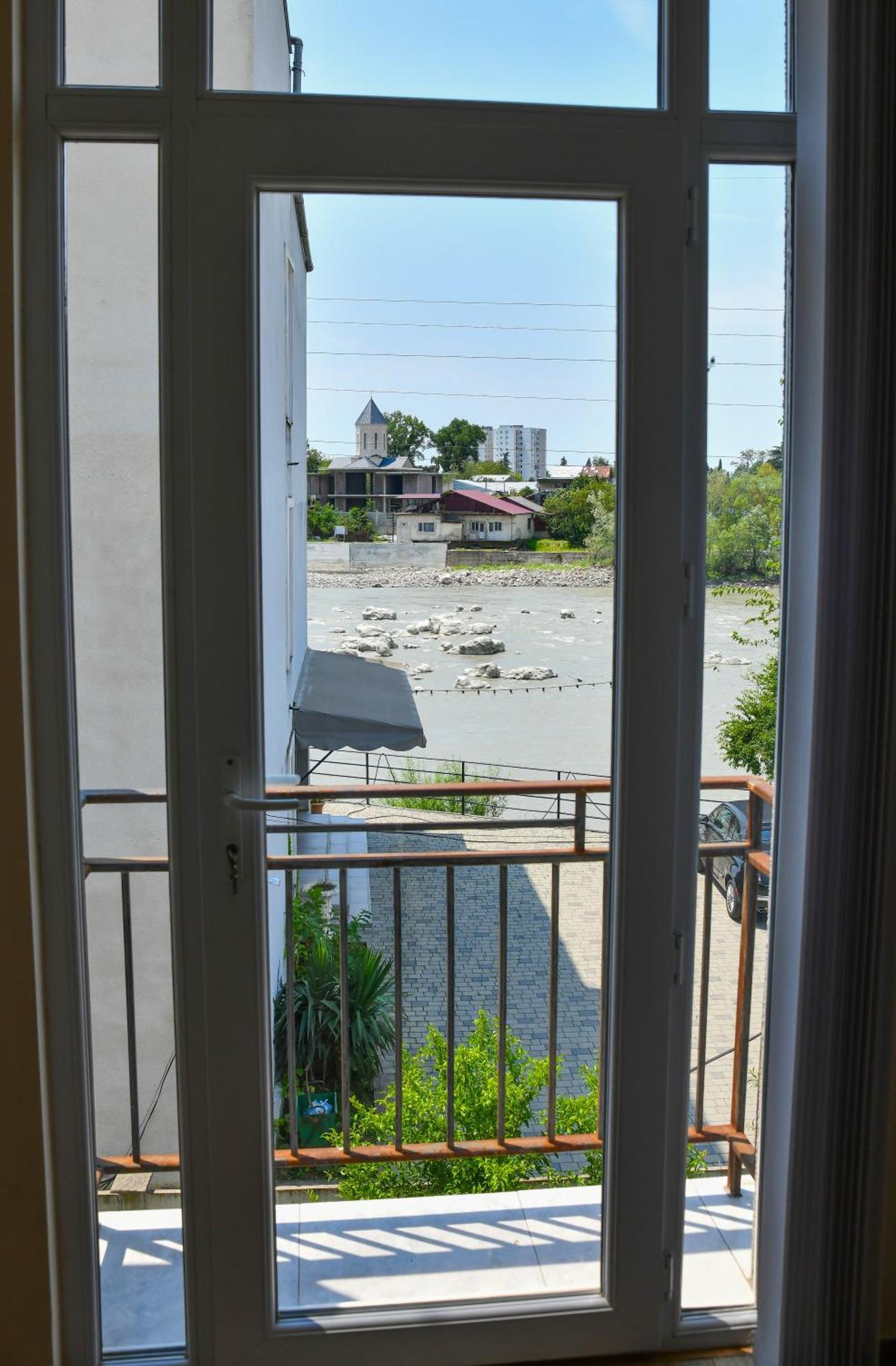 Just Inn Кутаїсі Екстер'єр фото
