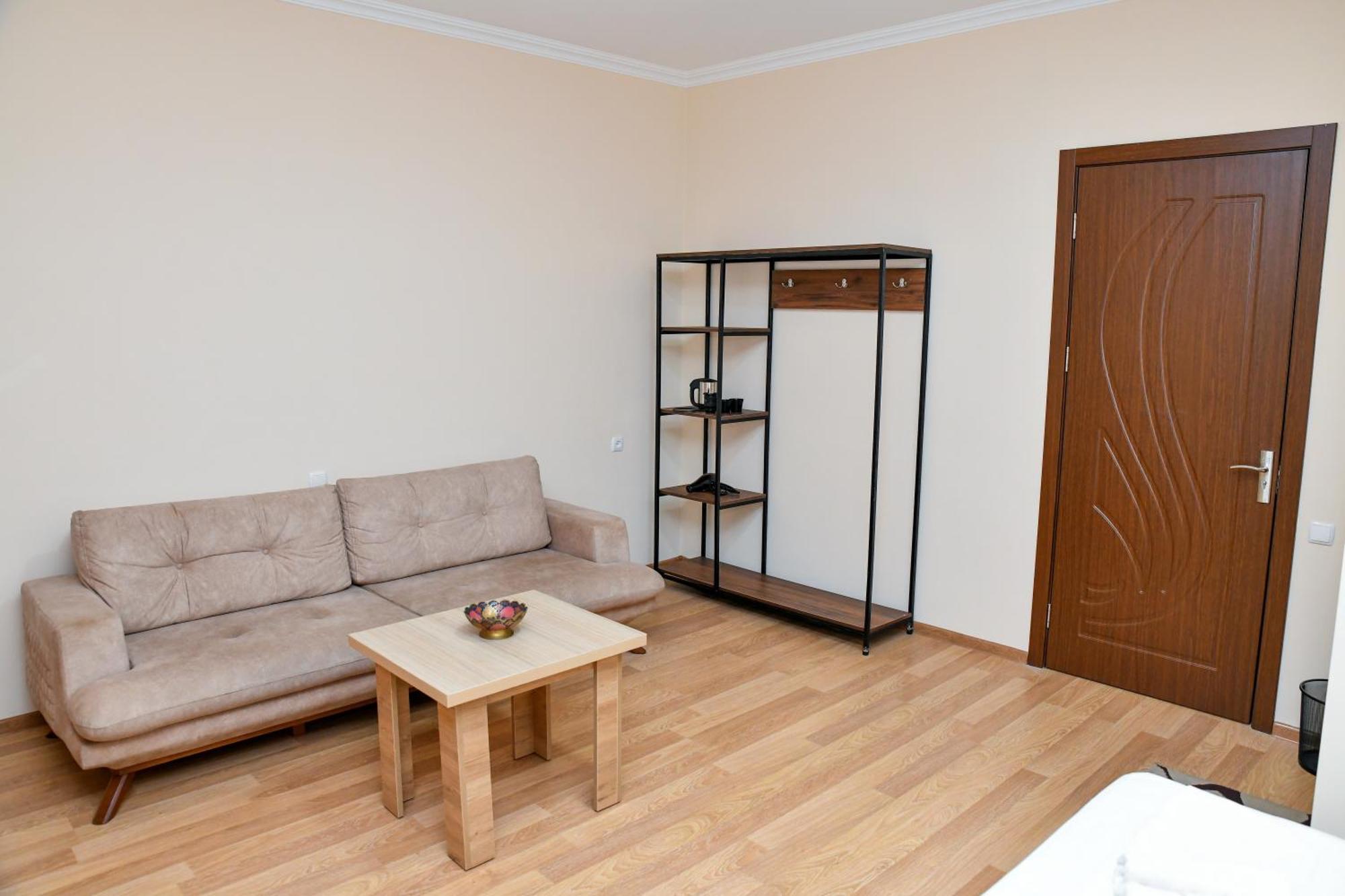 Just Inn Кутаїсі Екстер'єр фото