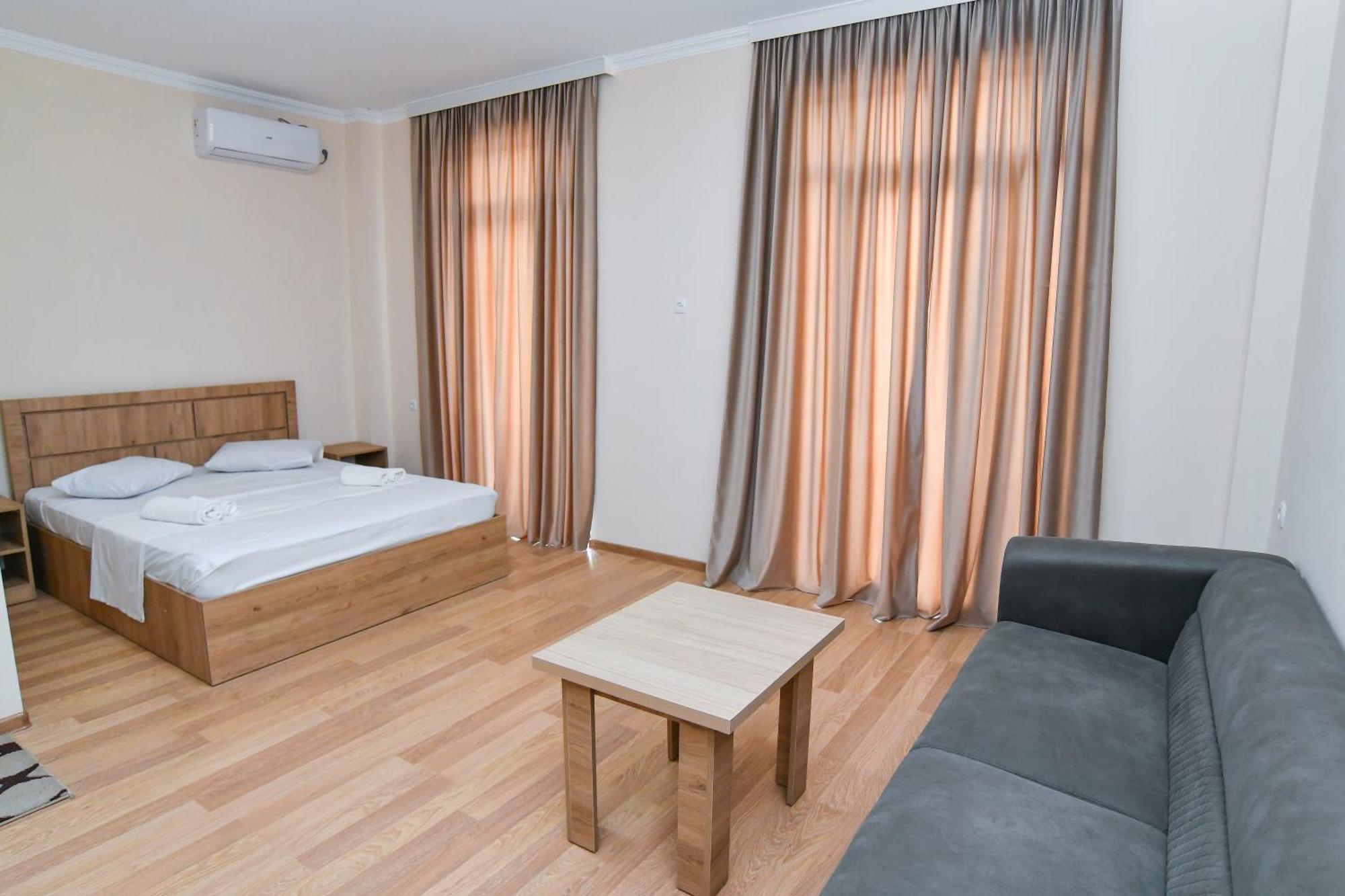 Just Inn Кутаїсі Екстер'єр фото