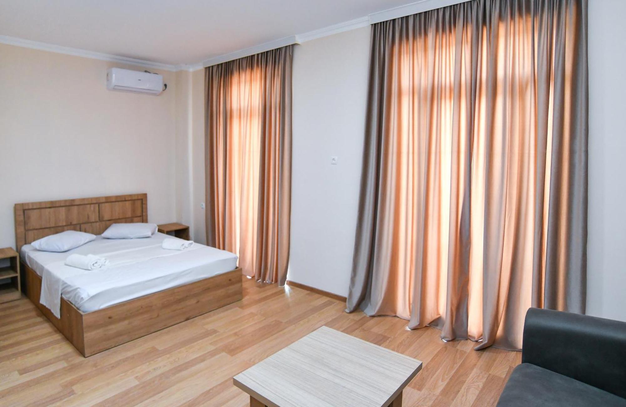 Just Inn Кутаїсі Екстер'єр фото