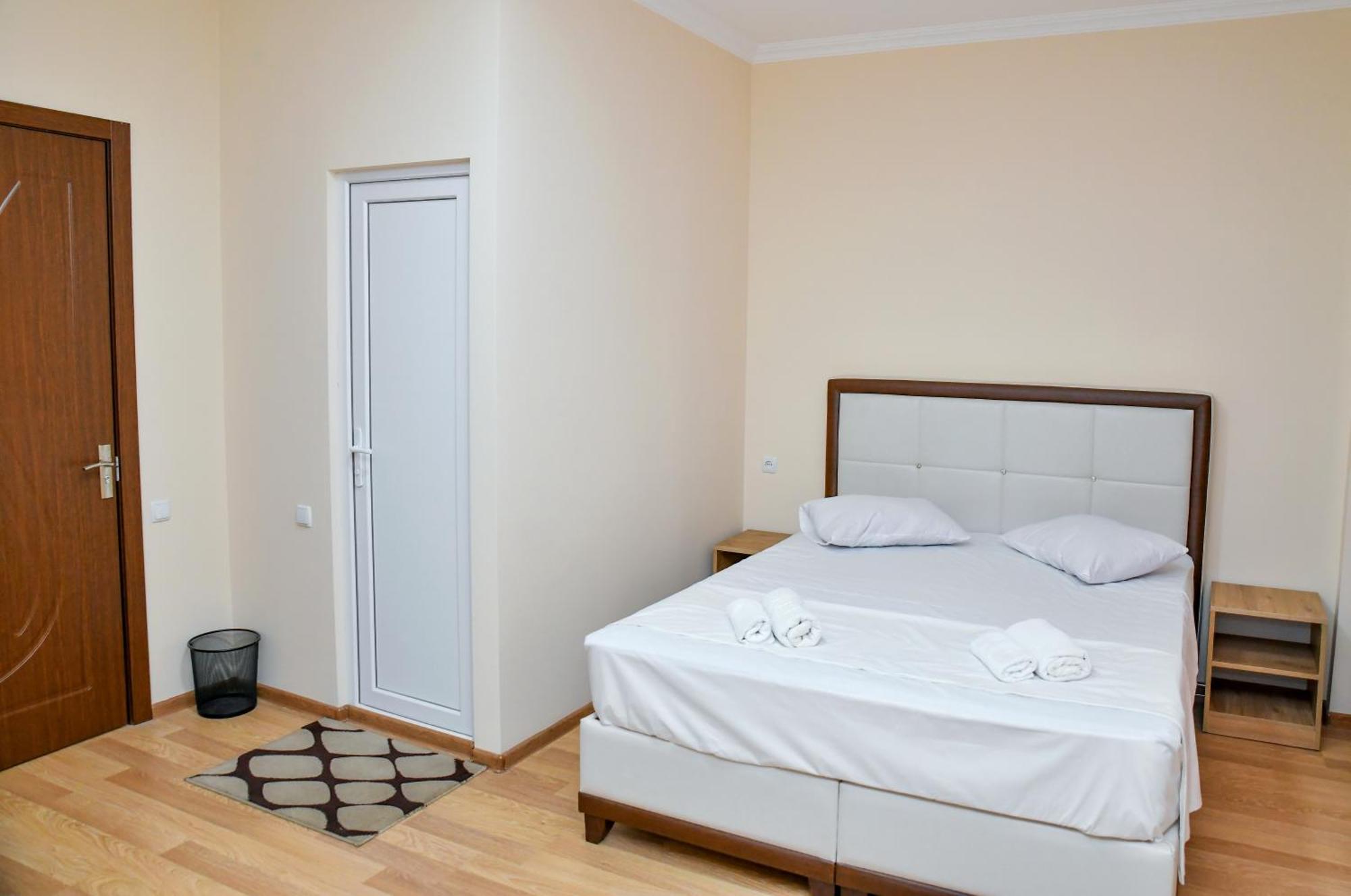 Just Inn Кутаїсі Екстер'єр фото