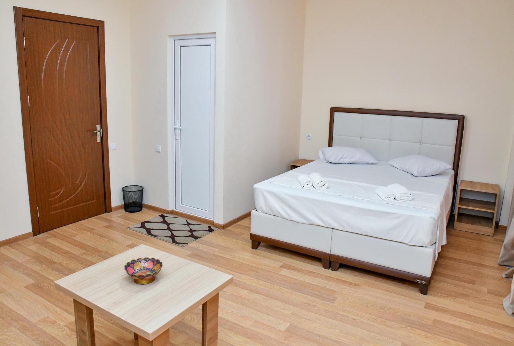 Just Inn Кутаїсі Екстер'єр фото