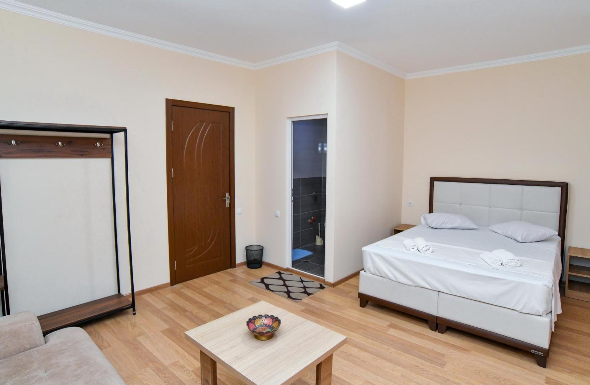 Just Inn Кутаїсі Екстер'єр фото