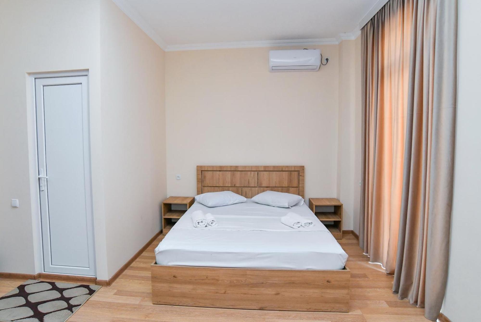 Just Inn Кутаїсі Екстер'єр фото